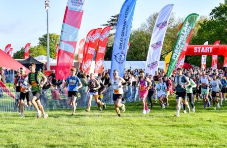Crowd of people running at the start line of Windsor 50